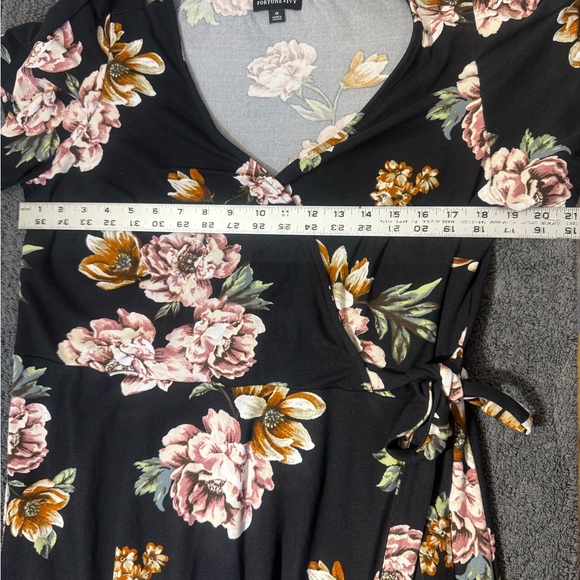 Fortune & Ivy Floral Wrap Asymmetrical Dress in Black and Pink - Picture 3 of 3